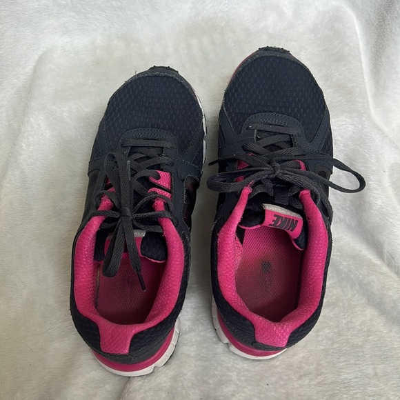 Nike Shoes - Picture 2 of 4